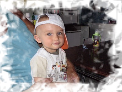 Ma tite beaut� de filleul!!!
